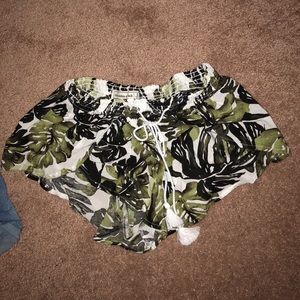 Abercrombie tree print shorts